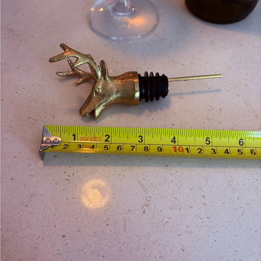 Gold tone Elk Wine Bottle Pouring Spout